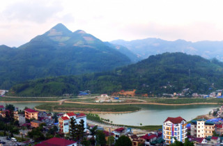 Điểm đến du lịch Bắc Hà-Lào Cai de-den-duoc-chua-ban-se-phai-treo-len-doi-doc-cao-va-di-qua-nhung-con-duong-da-khong-bang-phang