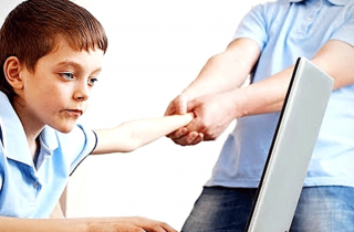 Hình ảnh người nghiện game sau 20 thật đáng sợ hinh-anh-nguoi-nghien-game-20-nam-sau-that-dang-so