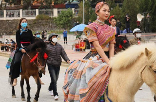 Lễ hội đua ngựa Bắc Hà là một trong những sự kiện văn hóa lớn và thu hút đông đảo du khách tại tỉnh Lào Cai le-hoi-dua-ngua-bac-ha-la-mot-trong-nhung-su-kien-van-hoa-lon-va-thu-hut-dong-dao-du-khach-tai-tinh-lao-cai